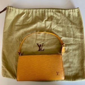 LOUIS VUITTON EPI LEATHER POCHETTE HANDBAG